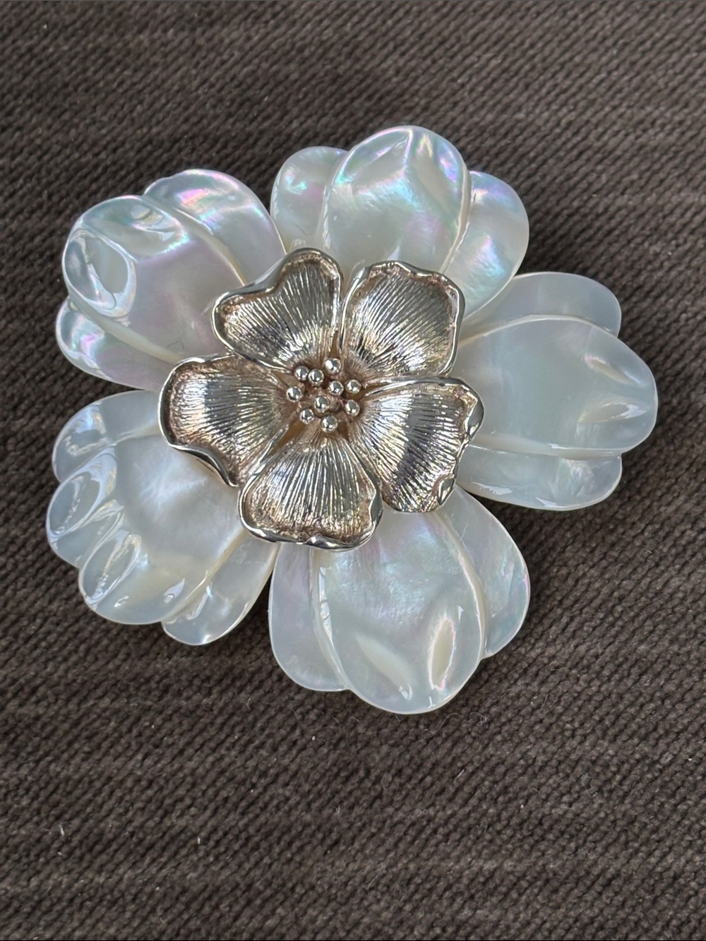 .925 Sterling Silver MOP Mother of Pearl Pearlescent White Flower Brooch Vintage